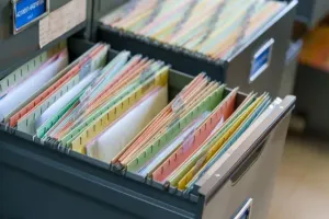 Archiwizowanie dokumentów - jakie dokumenty przechowywać dłużej niż 5 lat?