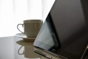 Kim jest dyrektor marketingu i jakie są jego obowiązki?